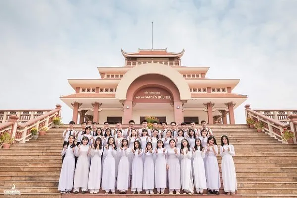 Chụp kỷ yếu giữa mùa dịch corona, lớp học nảy ra sáng kiến "độc" khiến dân mạng thích thú ảnh 2