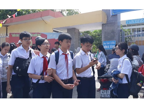 Học sinh Đà Nẵng học trực tuyến ở nhà trong thời gian nghỉ phòng dịch corona ảnh 1