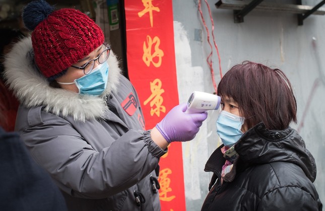 Vũ Hán rà soát từng nhà, quyết không bỏ sót người nhiễm virus corona ảnh 1