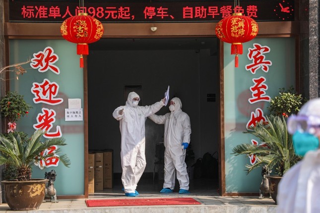 Vũ Hán rà soát từng nhà, quyết không bỏ sót người nhiễm virus corona ảnh 10
