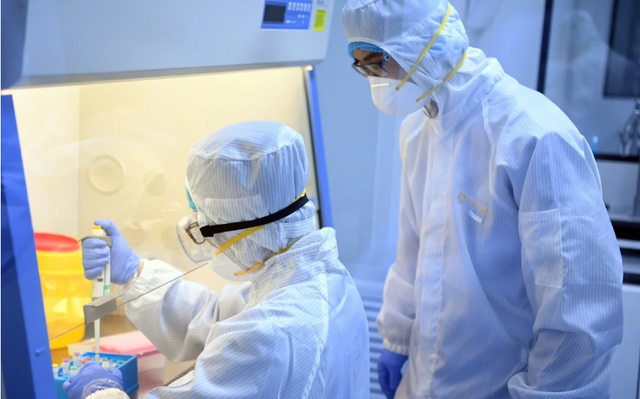 Trung Quốc cấp phép sản xuất lô thuốc tiềm năng đầu tiên với virus corona ảnh 1