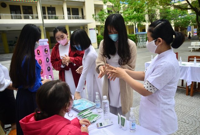 Tuổi trẻ Ðà Nẵng cùng dân chống dịch bệnh ảnh 1