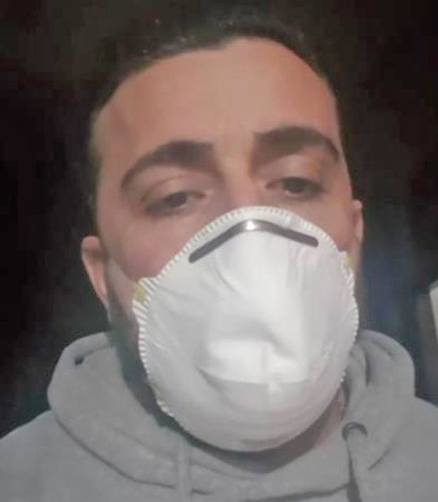 Gia đình nam diễn viên Italia bị buộc cách ly tại nhà với thi thể chị gái nhiễm virus SARS-CoV2 ảnh 2