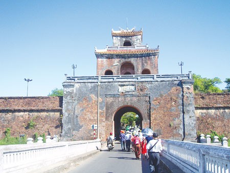 Lạ lùng những ông thần súng - ảnh 1