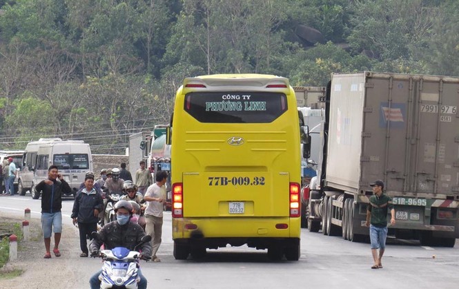Xe tải rơi xuống đường sắt, 5 người bị thương - ảnh 5