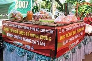 100 người khiêng bánh tét dài 39m - ảnh 2