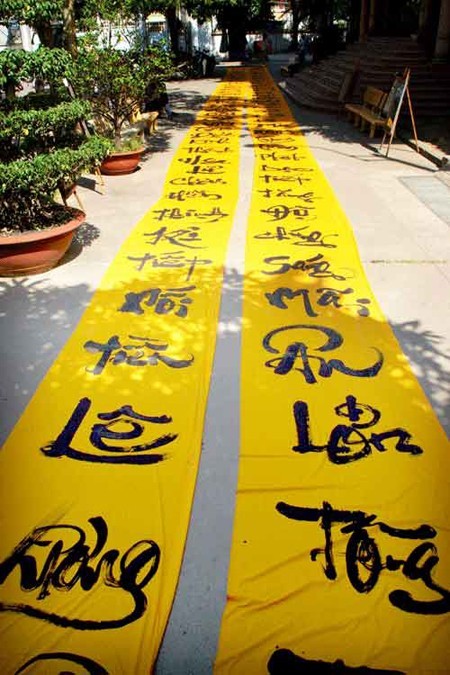 100 người khiêng bánh tét dài 39m - ảnh 3