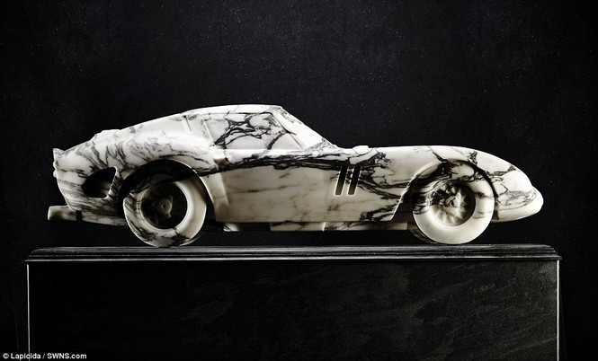Cận cảnh siêu phẩm Ferrari 250 GTO bằng đá cẩm thạch - ảnh 1