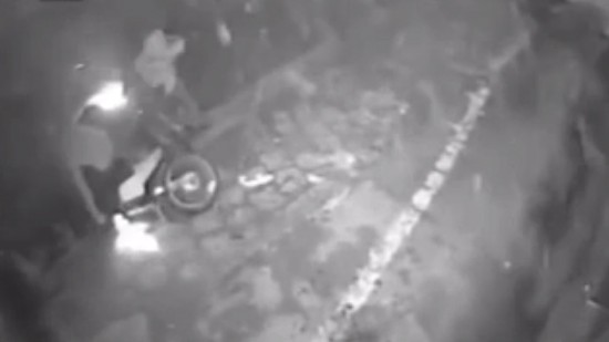 10 video ‘hot’: Cảnh sát nổ súng bắt thanh niên 'ngáo' đá - ảnh 5