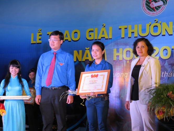 100 học sinh nhận giải thưởng Trần Văn Ơn - ảnh 3