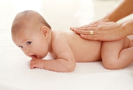 Tổng hợp các mẹo dân gian trị rôm sảy cho bé mùa hè - ảnh 2