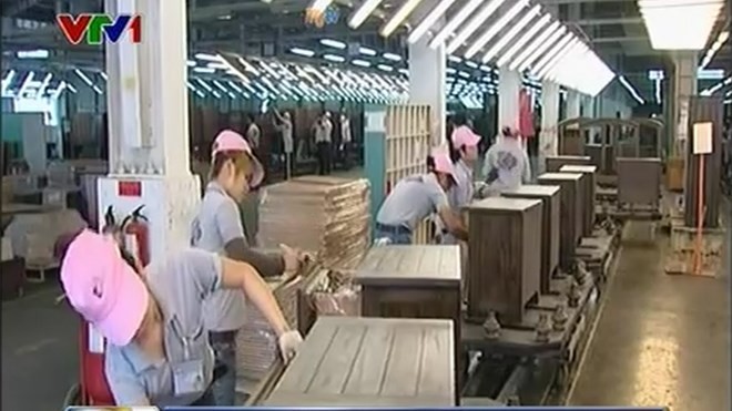 Tàu Trung Quốc dàn trận, uy hiếp tàu nhỏ Việt Nam - ảnh 1