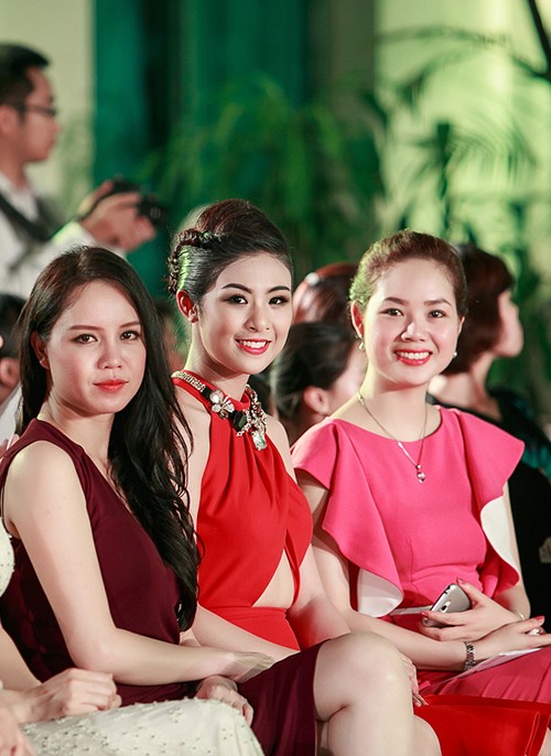 Ngọc Hân rạng rỡ bên Hoa hậu Mai Phương - ảnh 2