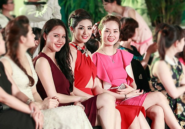 Ngọc Hân rạng rỡ bên Hoa hậu Mai Phương - ảnh 3