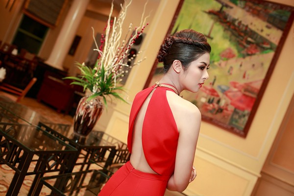 Ngọc Hân rạng rỡ bên Hoa hậu Mai Phương - ảnh 9