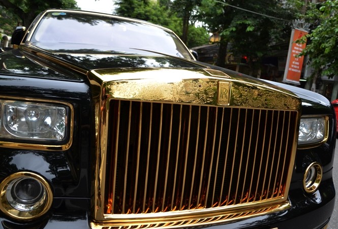 Rolls-Royce Phantom Rồng độ vàng cực độc trên phố Hà Nội - ảnh 10