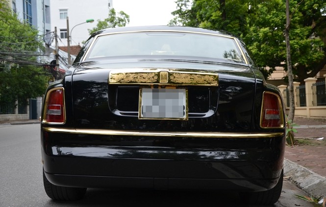 Rolls-Royce Phantom Rồng độ vàng cực độc trên phố Hà Nội - ảnh 15