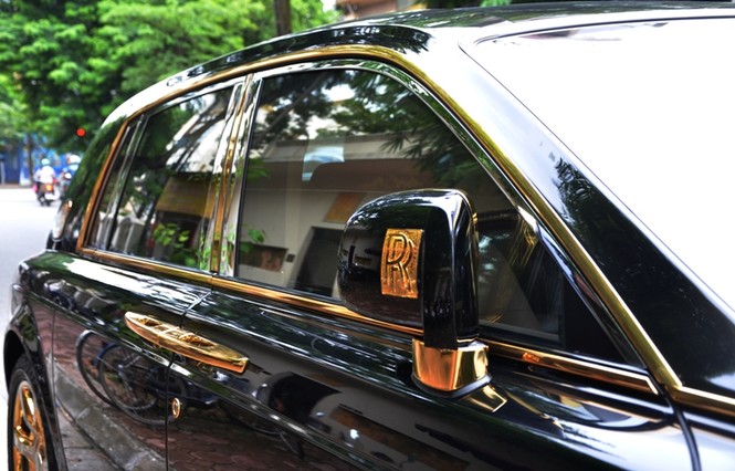 Rolls-Royce Phantom Rồng độ vàng cực độc trên phố Hà Nội - ảnh 11