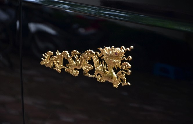 Rolls-Royce Phantom Rồng độ vàng cực độc trên phố Hà Nội - ảnh 18