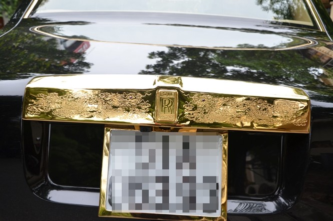 Rolls-Royce Phantom Rồng độ vàng cực độc trên phố Hà Nội - ảnh 5