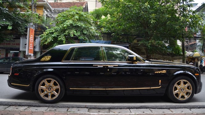 Rolls-Royce Phantom Rồng độ vàng cực độc trên phố Hà Nội - ảnh 7