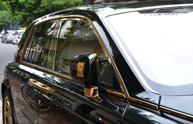 Rolls-Royce Phantom Rồng độ vàng cực độc trên phố Hà Nội - ảnh 8