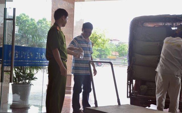 Thu giữ 7.000 ống, lọ dung dịch dược phẩm không rõ nguồn gốc - ảnh 3