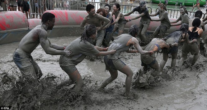 Độc đáo Lễ hội tắm bùn lớn nhất thế giới - ảnh 3