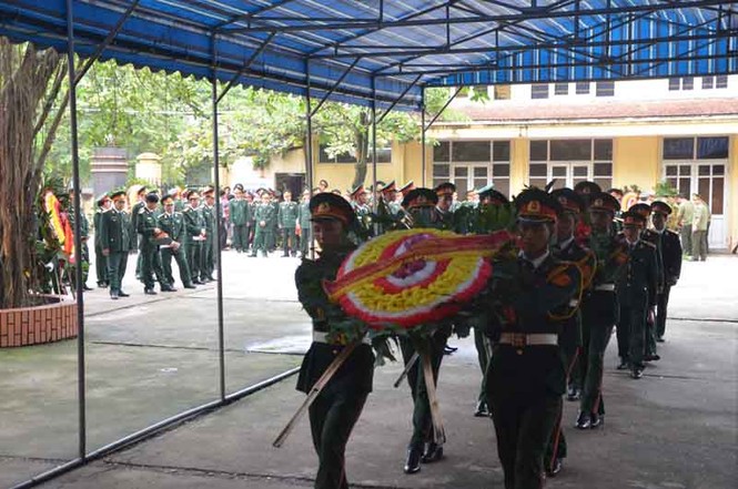 Tiễn đưa thượng úy hy sinh trong vụ máy bay rơi ở Hòa Lạc - ảnh 13