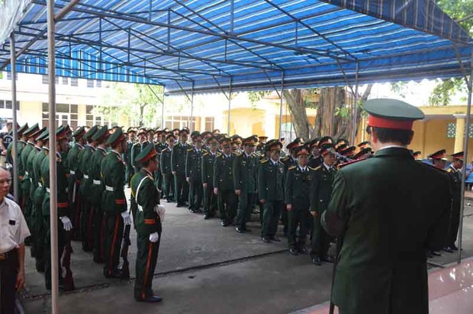 Tiễn đưa thượng úy hy sinh trong vụ máy bay rơi ở Hòa Lạc - ảnh 15