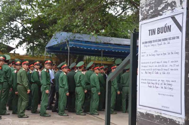 Tiễn đưa thượng úy hy sinh trong vụ máy bay rơi ở Hòa Lạc - ảnh 16