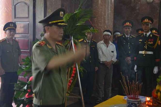 Tiễn đưa thượng úy hy sinh trong vụ máy bay rơi ở Hòa Lạc - ảnh 8