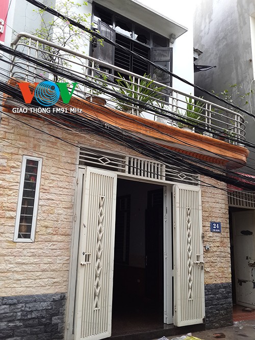 Chập điện, ngôi nhà 2 tầng bốc lửa khói ngùn ngụt - ảnh 1