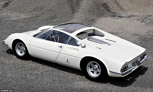 Sốc nặng với giá bán Ferrari phiên bản 'vô lăng giữa' - ảnh 3