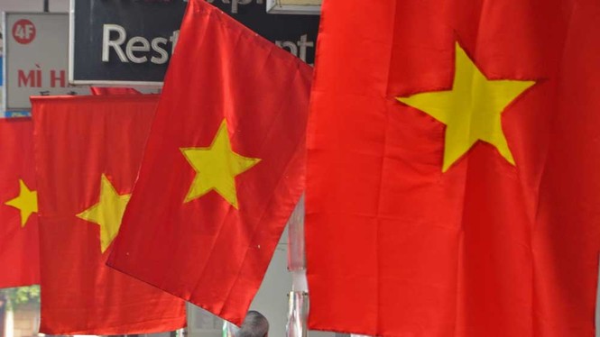 Hà Nội rực cờ hoa mừng 60 năm giải phóng Thủ đô - ảnh 4