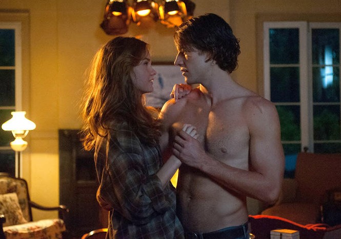 Phim mới của Nicholas Sparks chưa “nổi” đã “chìm” - ảnh 2