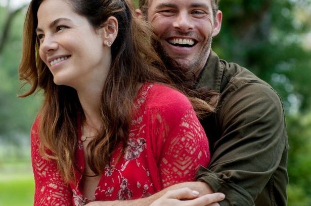 Phim mới của Nicholas Sparks chưa “nổi” đã “chìm” - ảnh 4