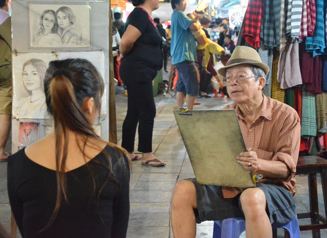 Người Hà Nội thích thú đón gió lạnh đầu mùa - ảnh 6