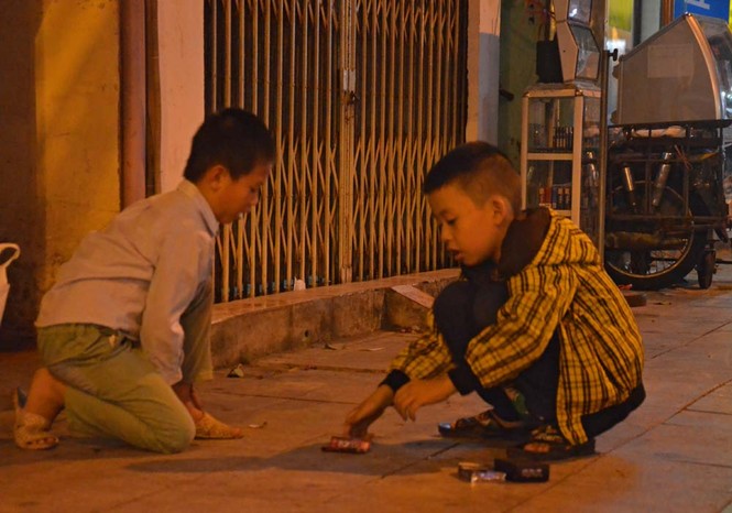 Người Hà Nội thích thú đón gió lạnh đầu mùa - ảnh 5