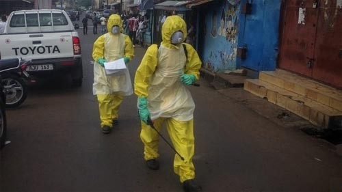 Đau xót cảnh nạn nhân Ebola rên xiết kêu cứu - ảnh 1
