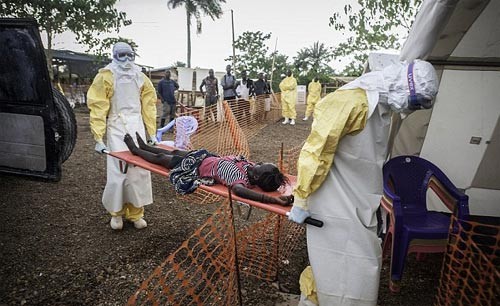 Đau xót cảnh nạn nhân Ebola rên xiết kêu cứu - ảnh 4