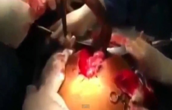 10 video ‘hot’: Hai nữ quái cuỗm 3 cây vàng trong phút chốc - ảnh 6