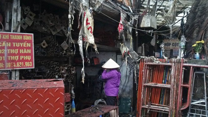 Cháy cửa hàng kim khí, khói đen cao ngút trời - ảnh 10