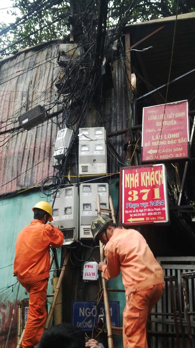 Cháy cửa hàng kim khí, khói đen cao ngút trời - ảnh 6