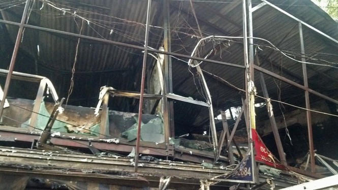 Cháy cửa hàng kim khí, khói đen cao ngút trời - ảnh 8