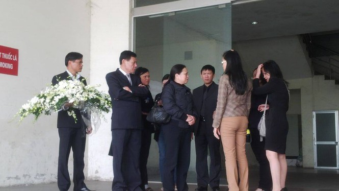 Di hài 3 nạn nhân người Việt vụ MH17 về đến Hà Nội - ảnh 4