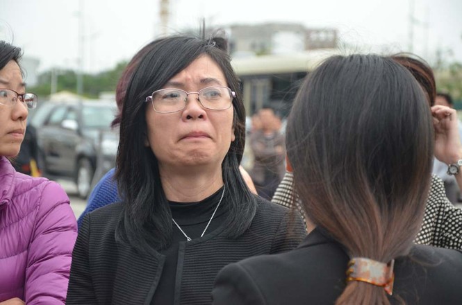 ẢNH: Toàn cảnh đón di hài 3 nạn nhân người Việt vụ MH17 - ảnh 4