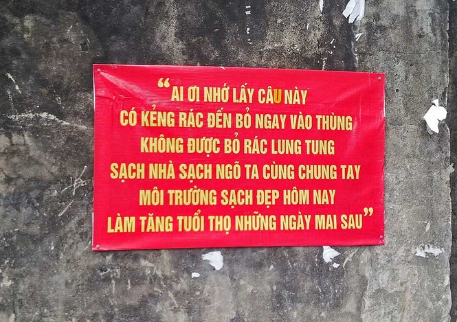 Thú vị những vần thơ trên tường khiến con người ở sạch - ảnh 1