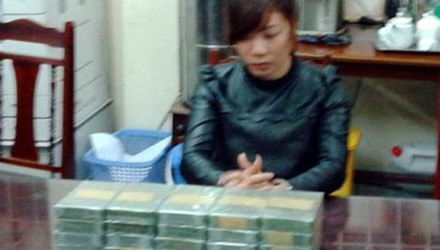10 video ‘hot’: 'va chạm' nghi dàn cảnh móc túi giữa Hà Nội - ảnh 4