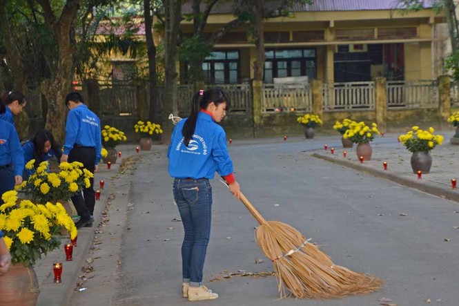 Người dân đến viếng Đại tướng Võ Nguyên Giáp dịp kỷ niệm 22/12 - ảnh 6